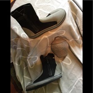 🏄🏻‍♀️ Water Shoes Gray Aquatic NEOPRENE VNUC. Sz  7